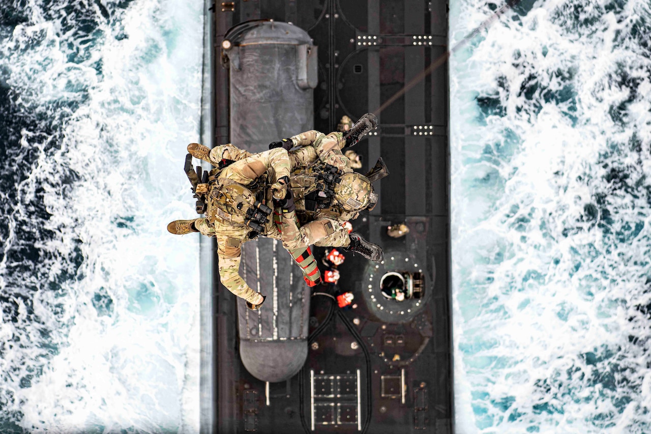 Training Showcases SEALs’ Skills