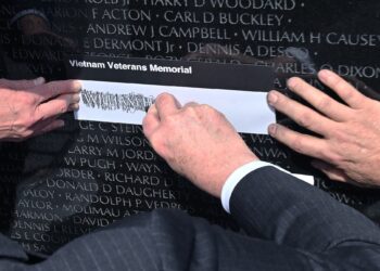 DAF senior leaders pay respects at Vietnam Veterans Memorial