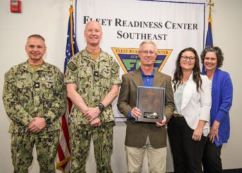 Fleet Readiness Center Southeast celebrates mentor award winners