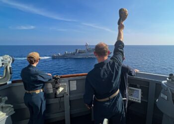 USS Chung Hoon Departs Subic Bay, Philippines After Scheduled Port Visit