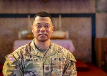Army chaplain shares Ramadan with Muslim prayer group