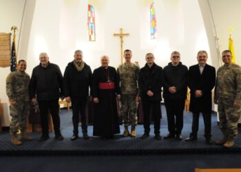 Regensburg bishop connects with Hohenfels team members