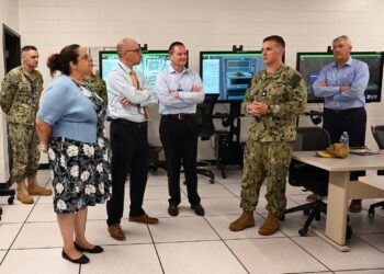 Navy Chief Information Officer Visits CIWT to Talk IW Training