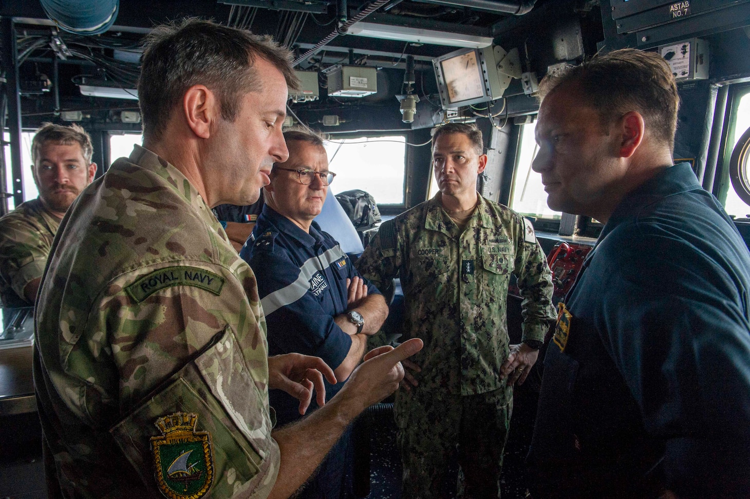 Fifth Fleet Admiral Transits Strait of Hormuz on Warship with UK, French Commanders