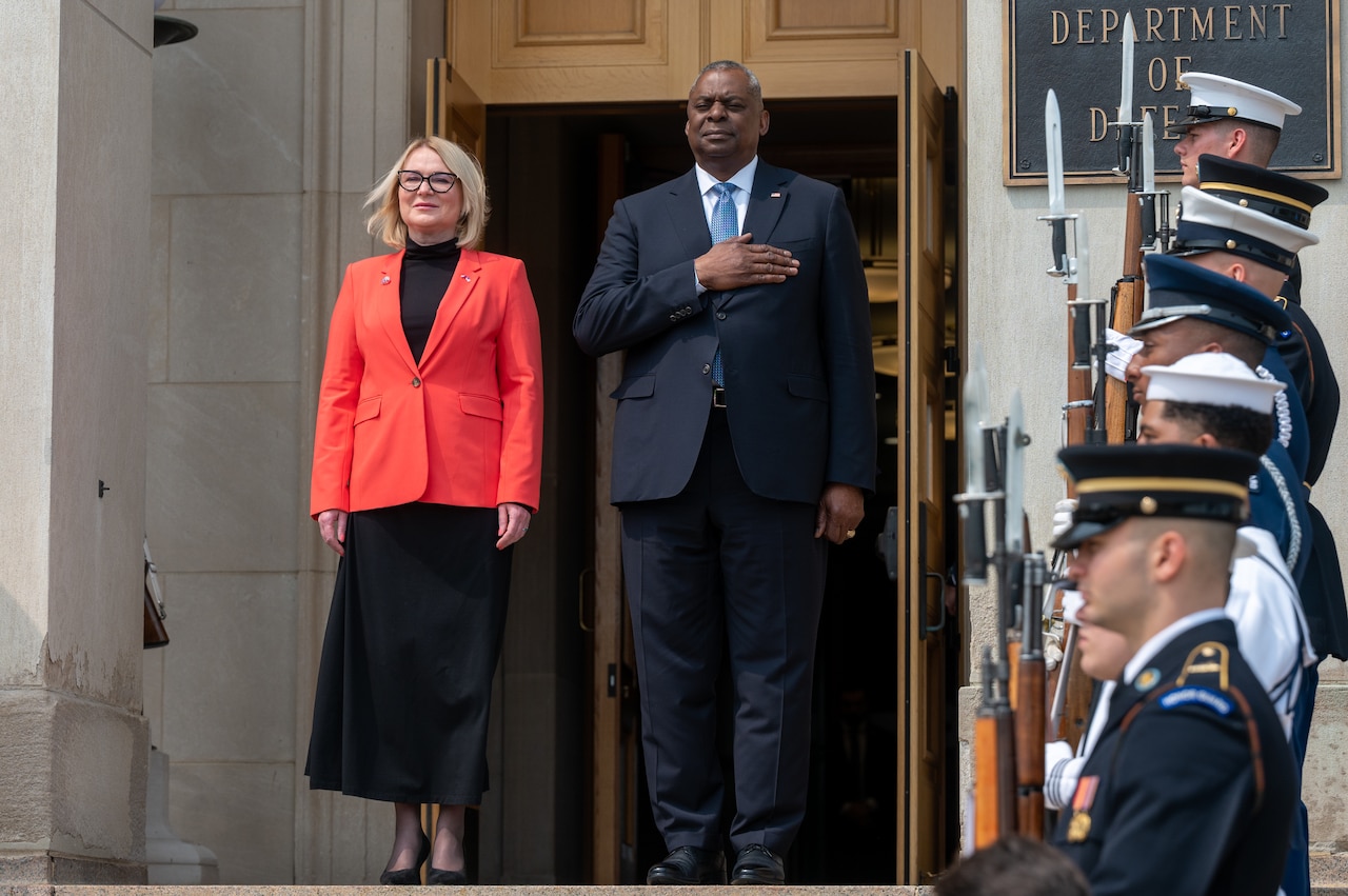 U.S., Czech Defense Leaders Sign Security Agreement