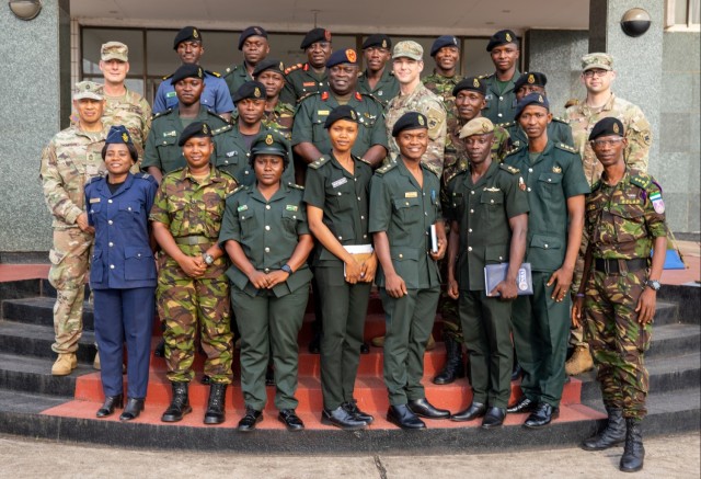 U.S., Sierra Leone soldiers discuss public affairs procedures