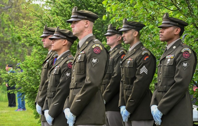 New York Army National Guard provides honors for World War II pilot