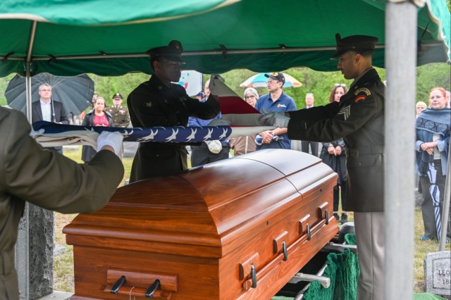 New York Army National Guard provides honors for World War II pilot