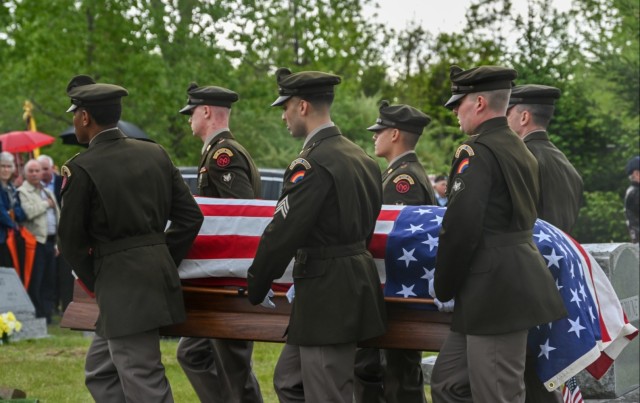 New York Army National Guard provides honors for World War II pilot