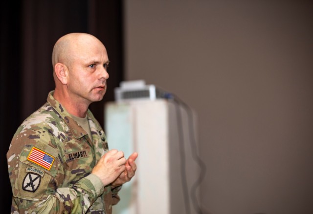 “King of Battle!” Command Sgt. Maj. Fluharty visits 1st Infantry Division