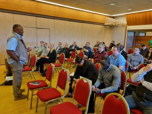 Army sustainers talk logistics and contracting in Africa at summit