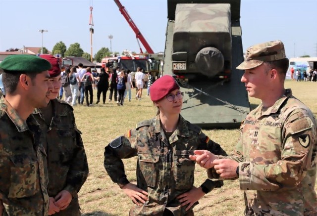Garrison and Landeskommando Hessen leadership tour Hessentag