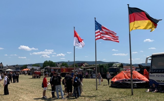 Garrison and Landeskommando Hessen leadership tour Hessentag