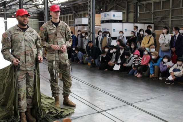 Balloon forges friendship between Sagami Depot Soldiers and Tokyo elementary