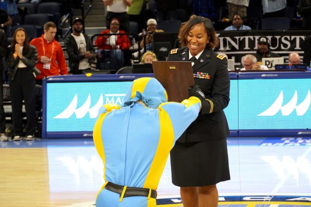 Army Reserve Officer Honored at Chicago Sky WNBA Juneteenth home game