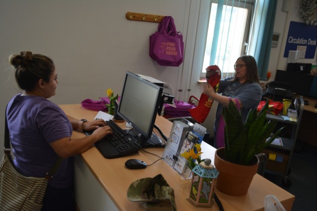 Log on to summer reading