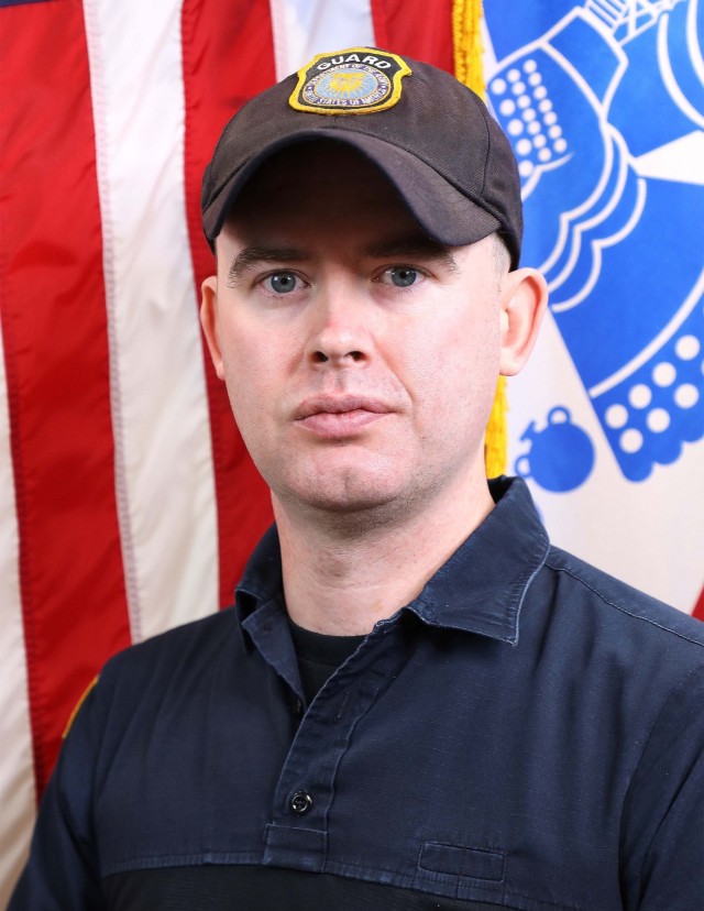 BRAVE SECURITY GUARD RISKS HIMSELF TO BRING A STRANGER TO SAFETY