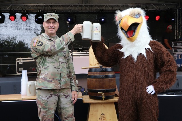 Garrison Wiesbaden opens festival celebrating German and American friendship