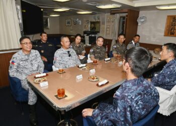 Combined Task Force 151 Staff Visit Japanese Navy Ship