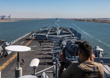 3,000 Sailors and Marines Arrive in Middle East aboard USS Bataan, USS Carter Hall