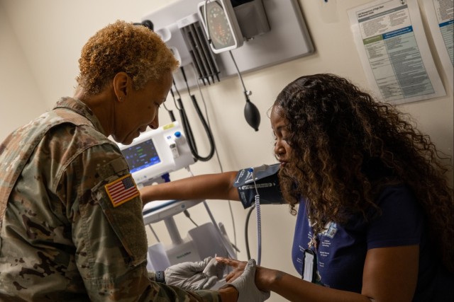 Army Reserve medics provide caregiver, laboratory, logistical support for D.C. sites