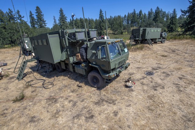 2nd Infantry Division Soldiers test new Army Command Post communications