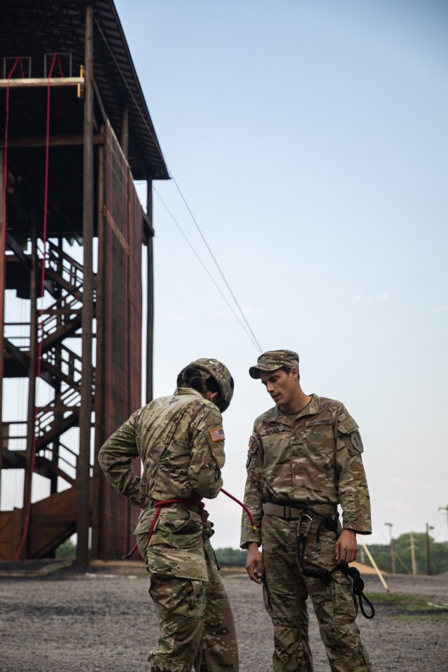 Big Red One NCOs Train Army's Future Leaders