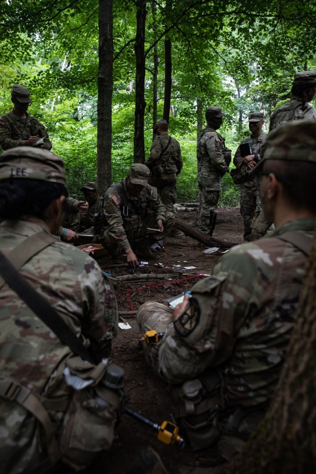Big Red One NCOs Train Army's Future Leaders