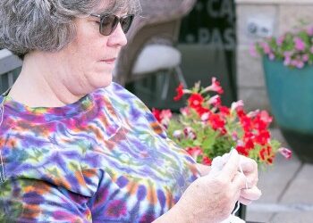 VA recreation therapist leads Yak and Yarn group