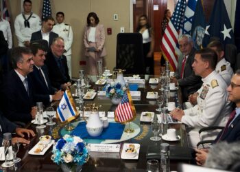 NAVCENT hosts Israeli Foreign Minister