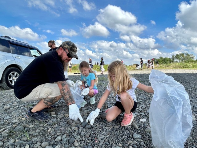 U.S. Army in Japan residents join Japanese river cleanup effort