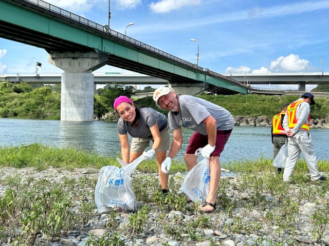 U.S. Army in Japan residents join Japanese river cleanup effort