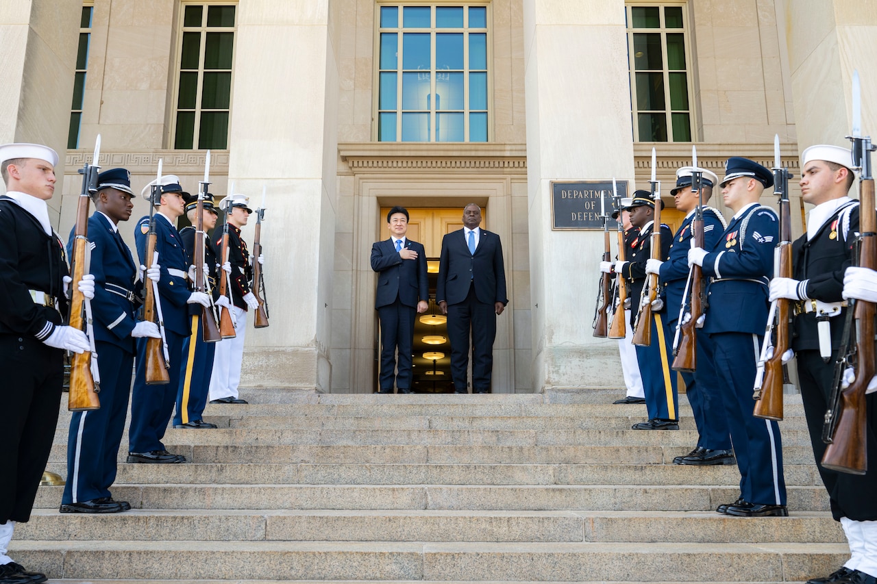 Austin Says U.S. Committed to Defending Japan, Including Senkaku Islands