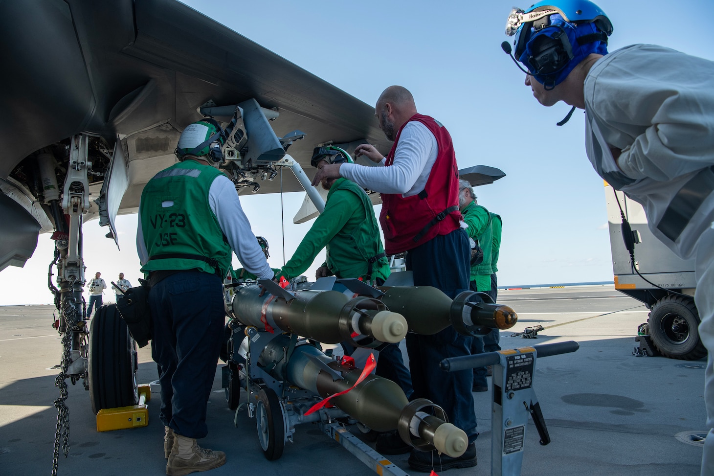 UK ITF Members Train PWLS Ship’s Company in Air-To-Air Missile Ground Handling Operations