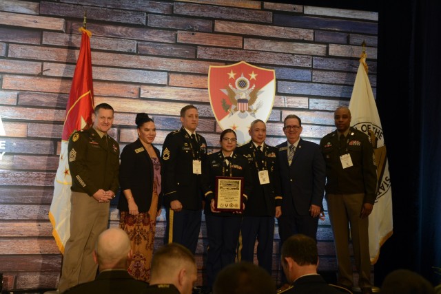 gt. Maj. of the Army Michael R. Weimer presents the Command Sgt. Major (Ret.) Troy Welch Action Award First Place to the United States Army Reserve Command Fiscal Year 2023 for Army commitment to improving overall nutrition during the Sergeant Major of the Army Forum and Awards ceremony at the AUSA Annual Meeting and Exposition in Washington, D.C., on Oct. 9, 2023.