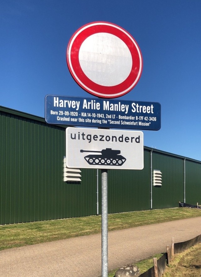 AFSBn-Benelux takes part in 80-year commemoration of downed WWII B-17 bomber, crew