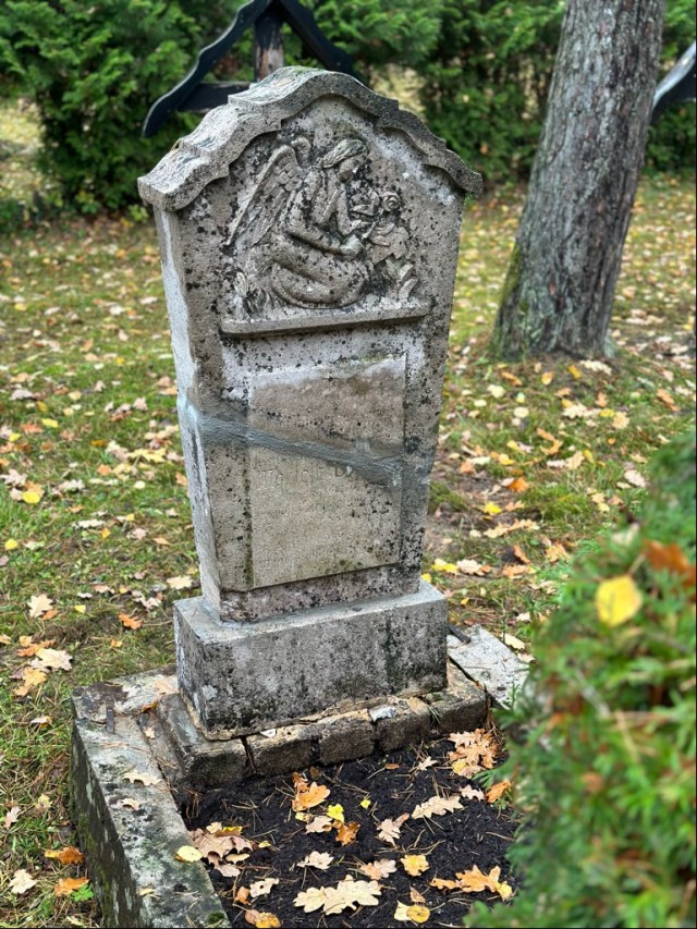 Community gathers to honor loved ones for all Saints Day 