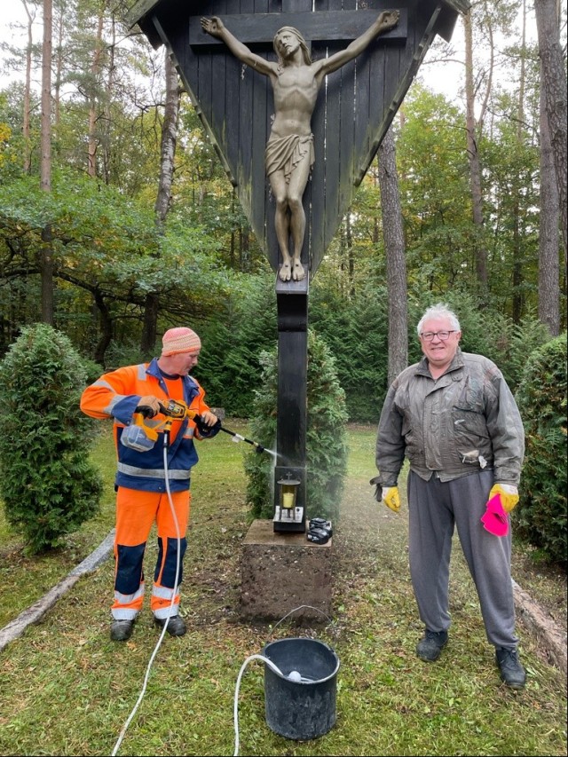 Community gathers to honor loved ones for all Saints Day 