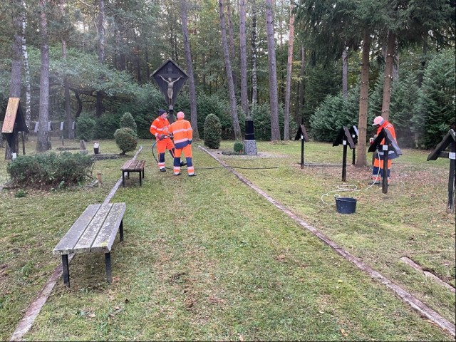 Community gathers to honor loved ones for all Saints Day 