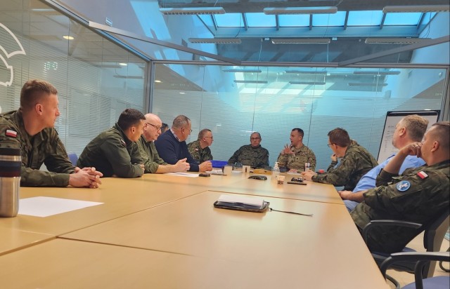 Polish airmen visit APS-2 site in Italy to see what right looks like, prepare for their mission