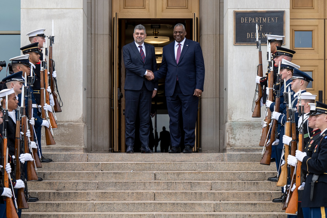 Austin Praises U.S.-Romania Defense Ties