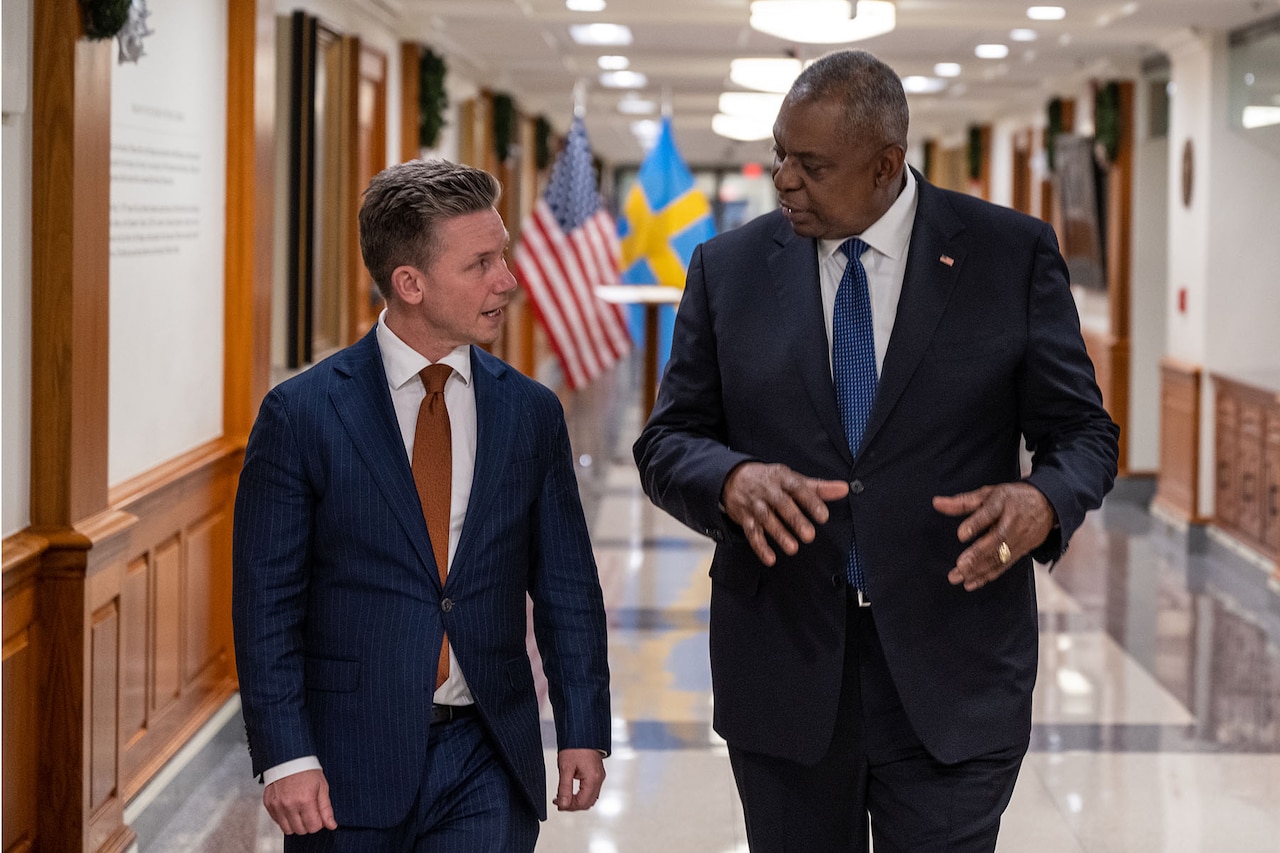 Austin Welcomes Strengthened Defense Ties With Sweden