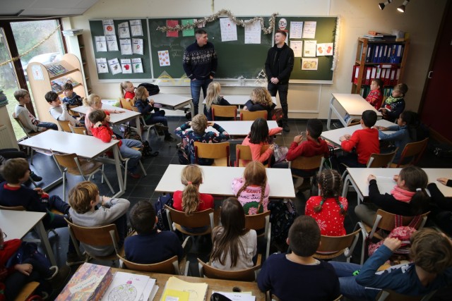 U.S. Army Garrison Benelux Soldiers visited students at Ecole Communale de Mageret in Bastogne, Belgium Dec. 15. (U.S. Army photo by Libby Weiler, USAG Benelux Public Affairs)