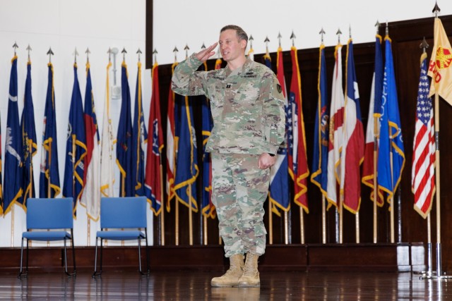 USAG Japan welcomes new Headquarters and Headquarters Detachment commander