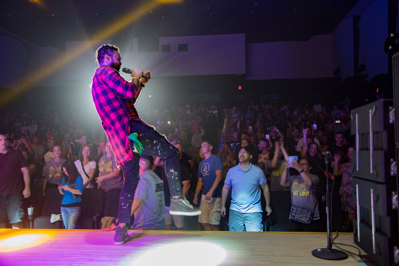 Rapper Shaggy Served as a Marine Corps Artilleryman