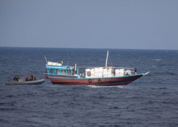 Laboon Sailors Provide Assistance to Distressed Mariners