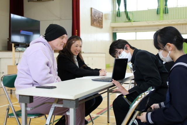 Camp Zama volunteers and local students continue partnership