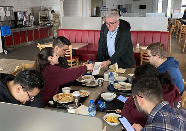 Army Food Program assessment team visits Rheinland-Pfalz to learn what Soldiers want