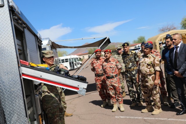 Members of the Sultanate of Oman Armed Forces and the Arizona National Guard