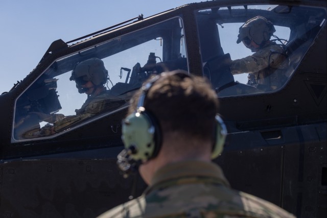 Best Job in the Army - 152E Apache Pilot